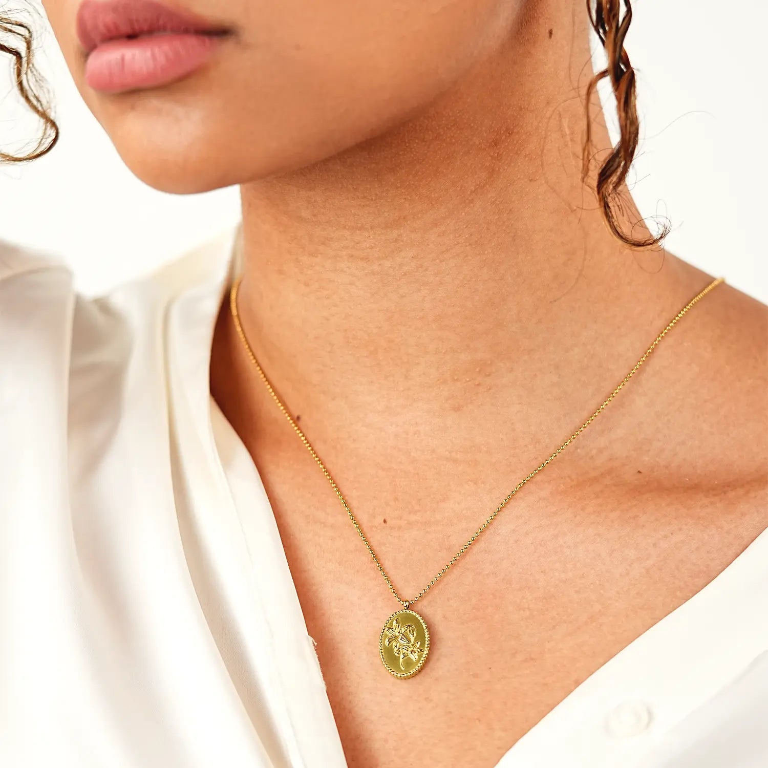 Lilia Pendant Necklace