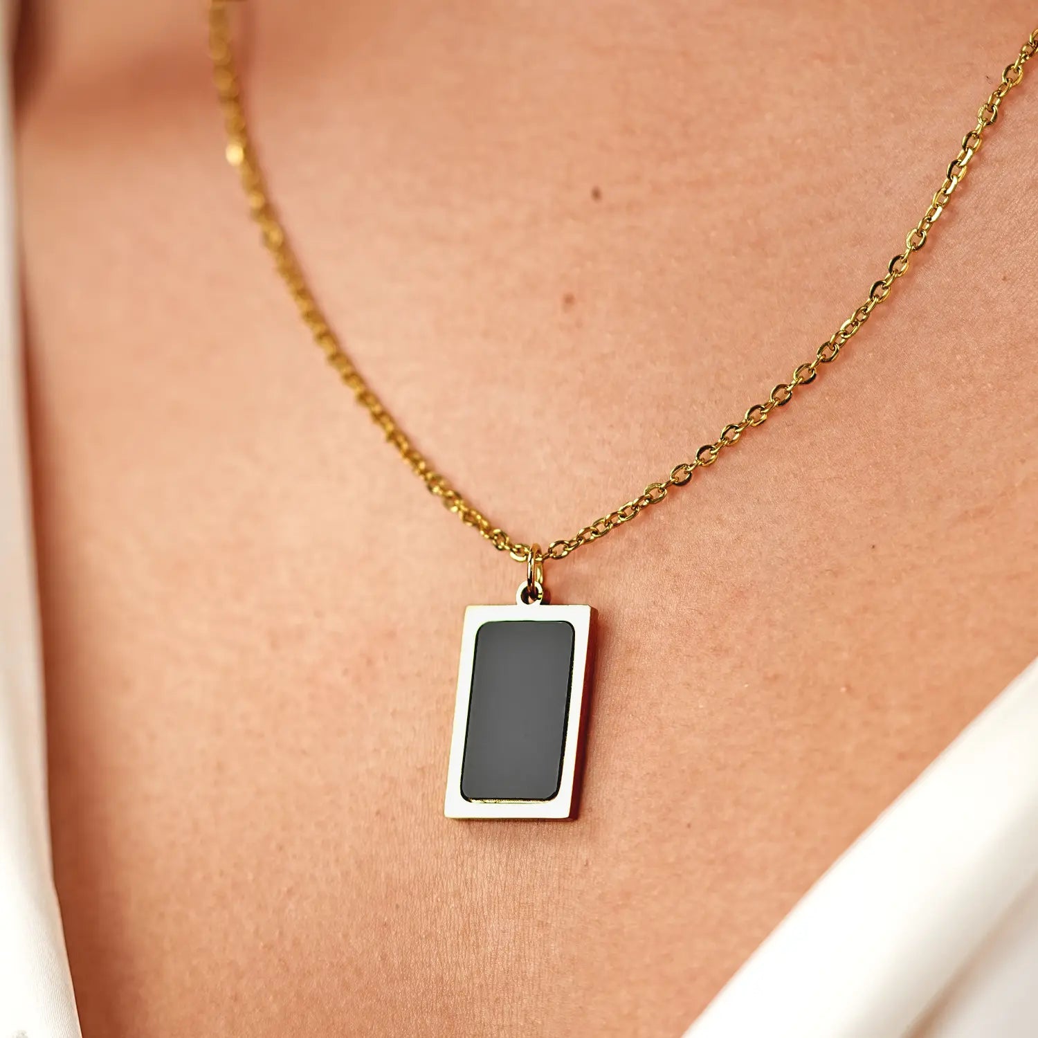 Noir Pendant Necklace