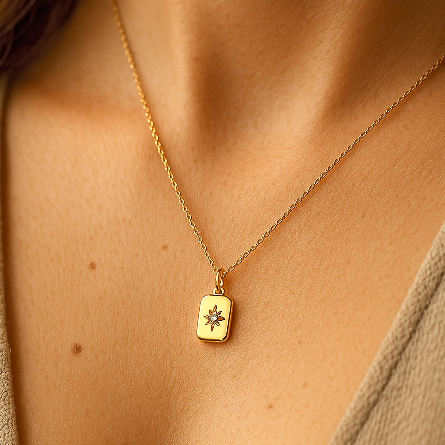 Stella Pendant Necklace