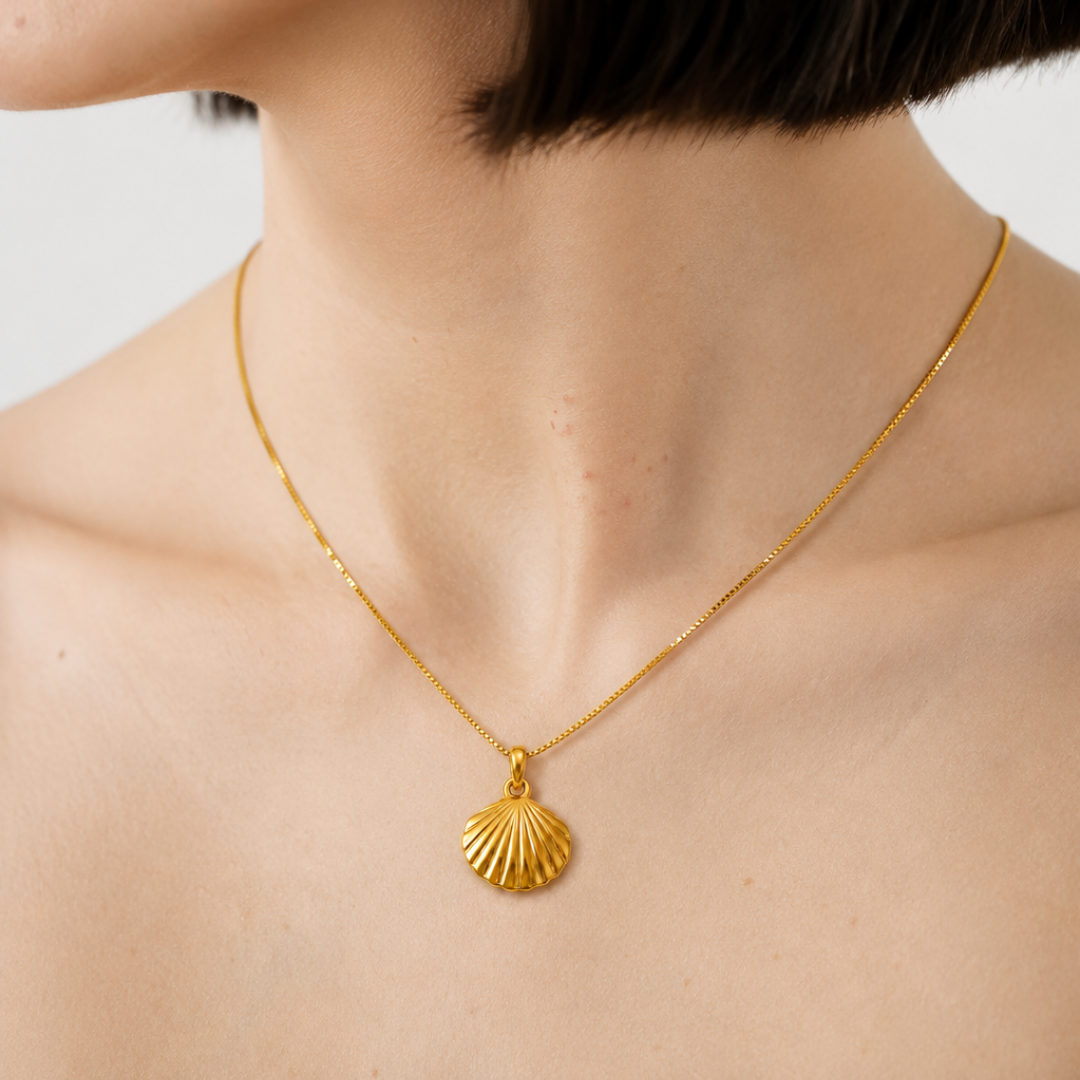 Gold Scallop Shell Pendant Necklace